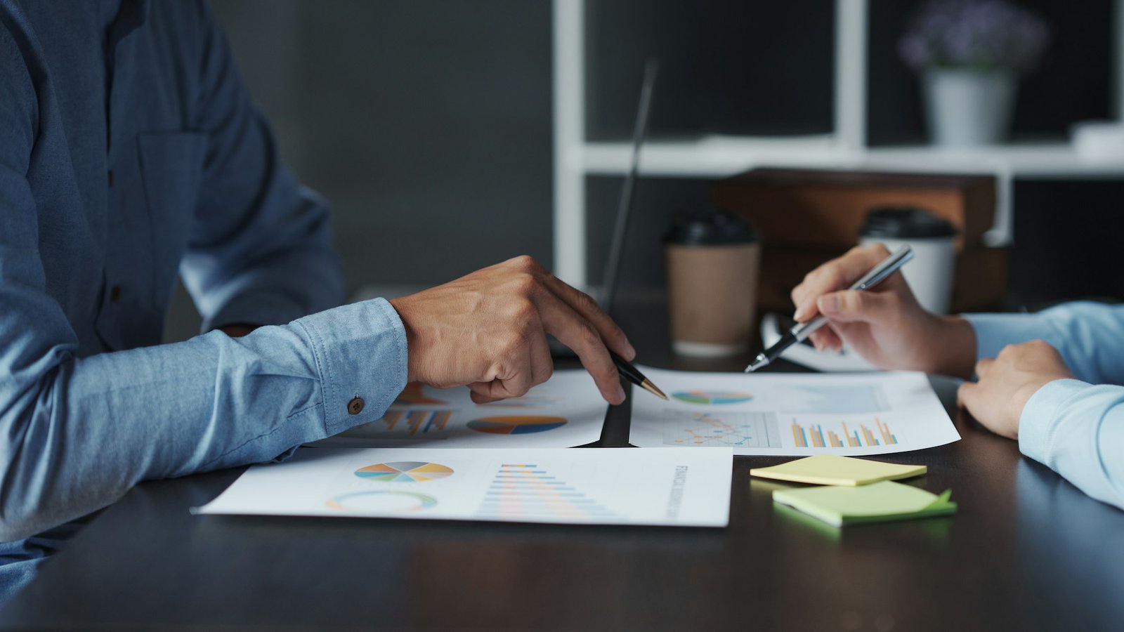 The business team jointly plan the investment at the meeting. Close-up of business advisor